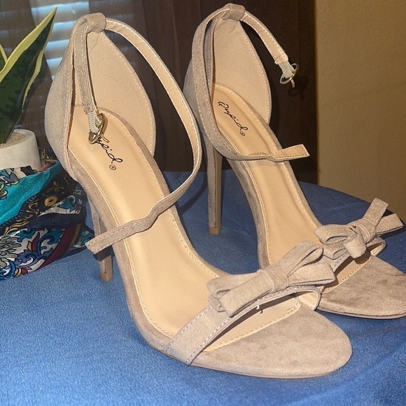 Qupid Suede Bow Stiletto Heel - Picture 1 of 6